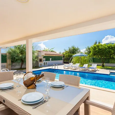 Vista Villa *